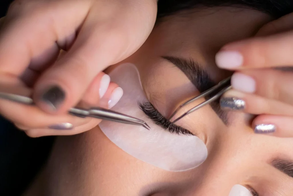 HYRBID EYELASH EXTENSIONS 